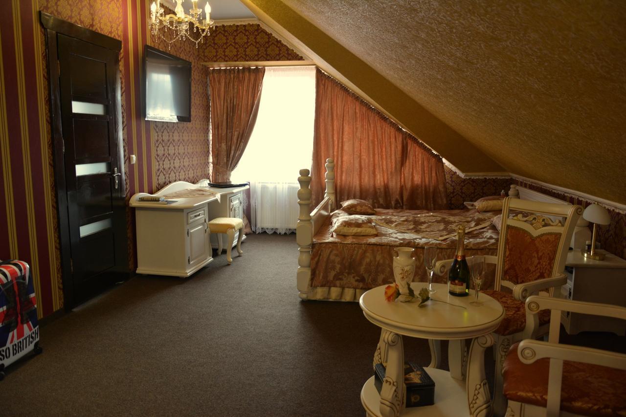 Golden Palace Dubove エクステリア 写真