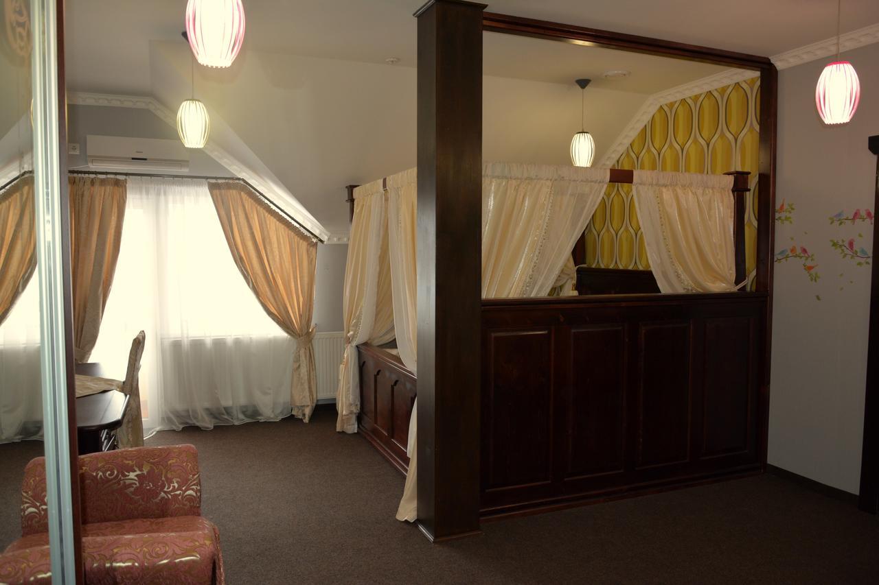 Golden Palace Dubove エクステリア 写真