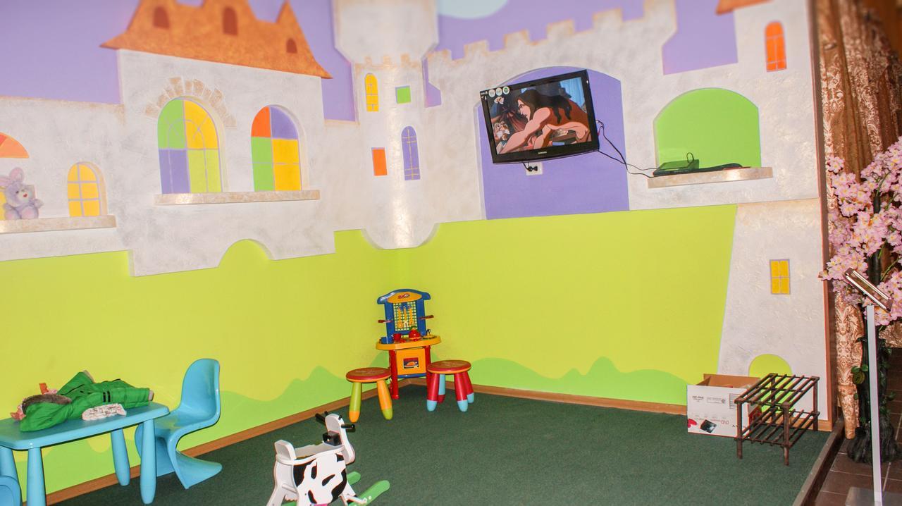 Golden Palace Dubove エクステリア 写真