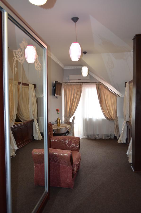 Golden Palace Dubove エクステリア 写真